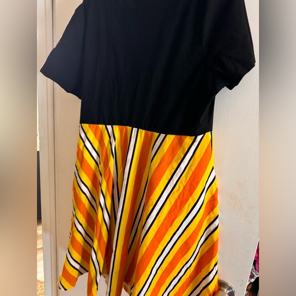 TORRID FOXY DRESS - DISNEY MICKEY MOUSE PUMPKIN CANDY HALLOWEEN PLUS SIZE - Picture 6 of 6